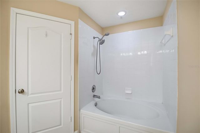 8230 72ND STREET E, Bradenton, FL 34201