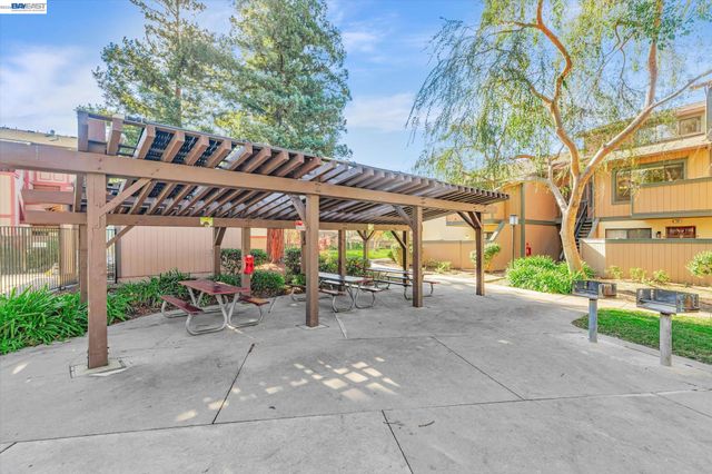 287 E Warren Ave, Fremont, CA 94539