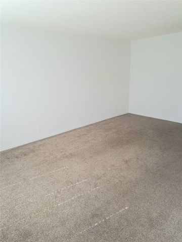 955 Roaring Springs Road, Fort Worth, TX 76114