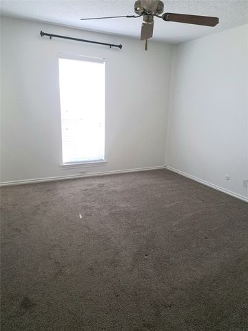 955 Roaring Springs Road, Fort Worth, TX 76114