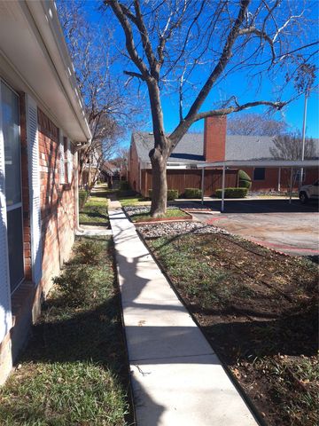 955 Roaring Springs Road, Fort Worth, TX 76114