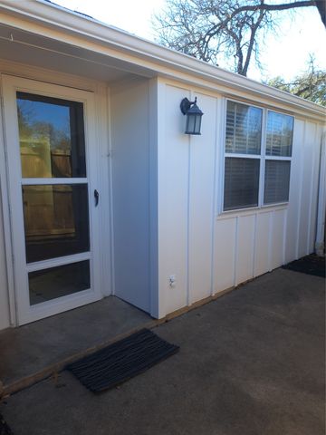 955 Roaring Springs Road, Fort Worth, TX 76114