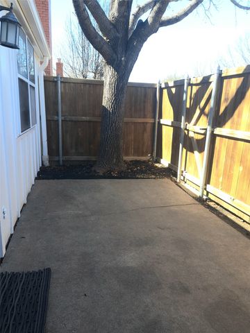 955 Roaring Springs Road, Fort Worth, TX 76114