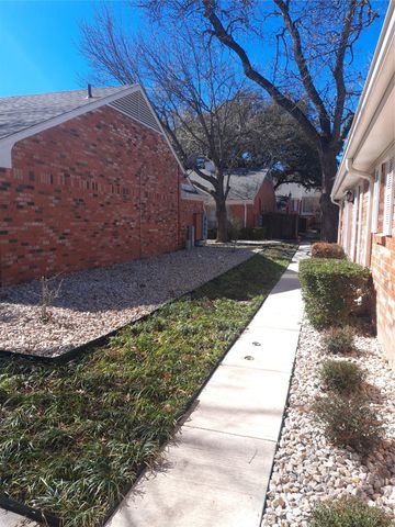 955 Roaring Springs Road, Fort Worth, TX 76114