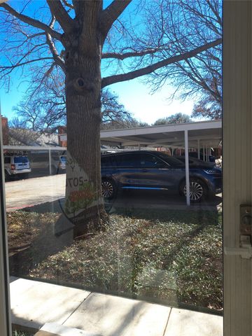 955 Roaring Springs Road, Fort Worth, TX 76114