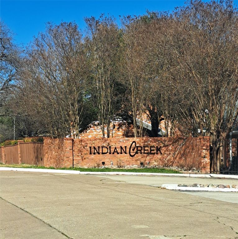 955 Roaring Springs Road, Fort Worth, TX 76114