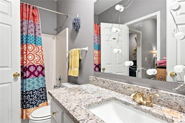 724 S Woodson Lane, Gardner, KS 66030