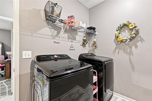 724 S Woodson Lane, Gardner, KS 66030