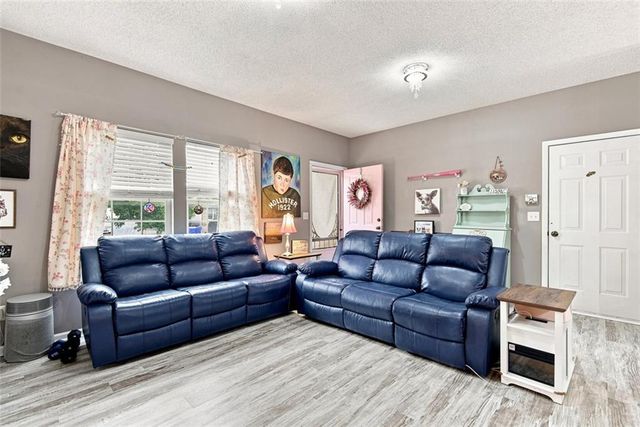 724 S Woodson Lane, Gardner, KS 66030