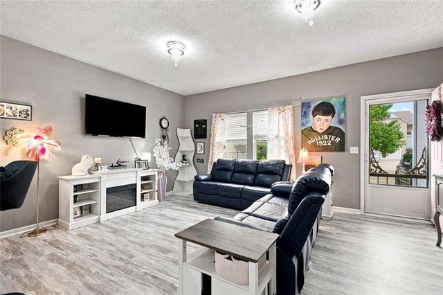 724 S Woodson Lane, Gardner, KS 66030