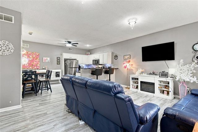 724 S Woodson Lane, Gardner, KS 66030