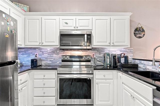 724 S Woodson Lane, Gardner, KS 66030