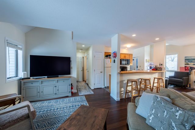 111 Lakeland Drive D, Hartford, VT 05059