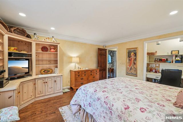 170 Hickory Avenue, Tenafly, NJ 07670