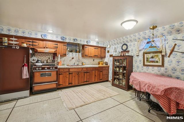 170 Hickory Avenue, Tenafly, NJ 07670