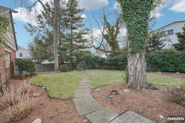 170 Hickory Avenue, Tenafly, NJ 07670