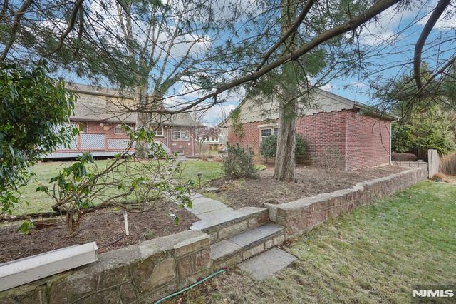 170 Hickory Avenue, Tenafly, NJ 07670