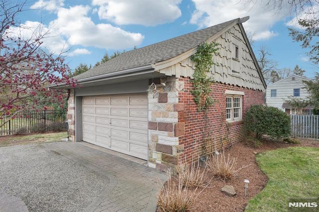 170 Hickory Avenue, Tenafly, NJ 07670