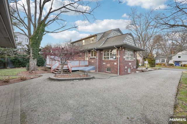 170 Hickory Avenue, Tenafly, NJ 07670