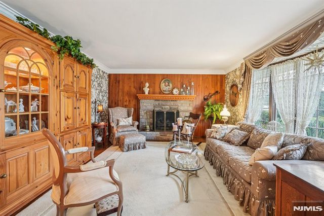 170 Hickory Avenue, Tenafly, NJ 07670