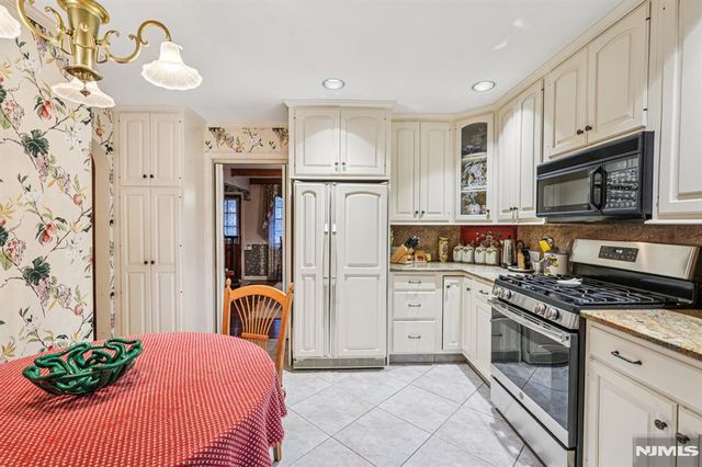 170 Hickory Avenue, Tenafly, NJ 07670