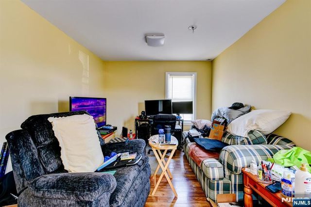 138 Hamburg Turnpike, Bloomingdale, NJ 07403