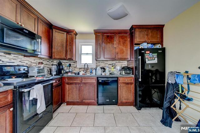 138 Hamburg Turnpike, Bloomingdale, NJ 07403