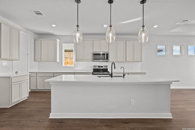 123 Heidi Hill, Castroville, TX 78009