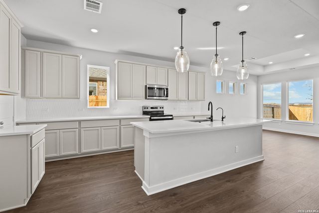 123 Heidi Hill, Castroville, TX 78009