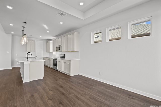 123 Heidi Hill, Castroville, TX 78009