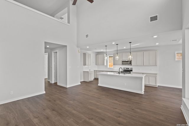 123 Heidi Hill, Castroville, TX 78009