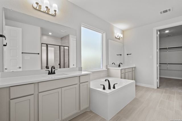 123 Heidi Hill, Castroville, TX 78009