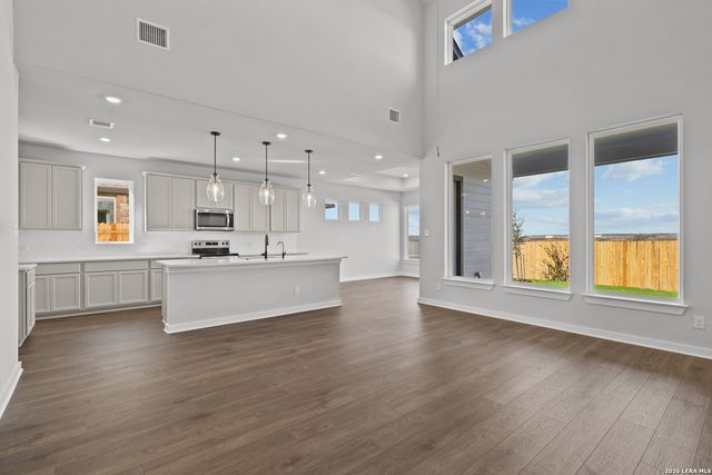 123 Heidi Hill, Castroville, TX 78009