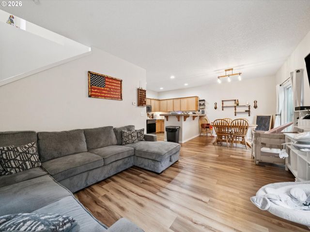 38771 BARLOW Pkwy, Sandy, OR 97055