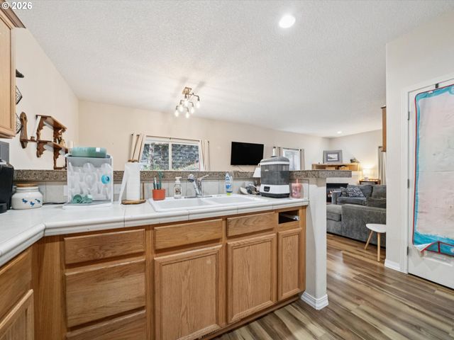 38771 BARLOW Pkwy, Sandy, OR 97055