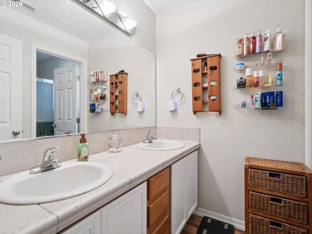 38771 BARLOW Pkwy, Sandy, OR 97055