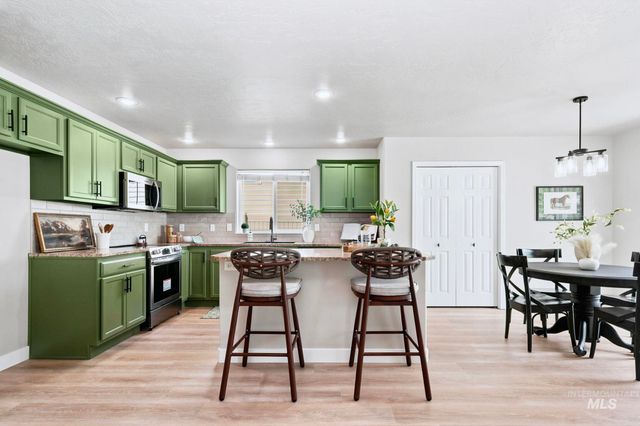 2890 NW 11th Avenue, Meridian, ID 83646