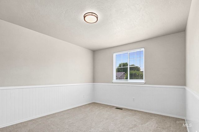 2890 NW 11th Avenue, Meridian, ID 83646