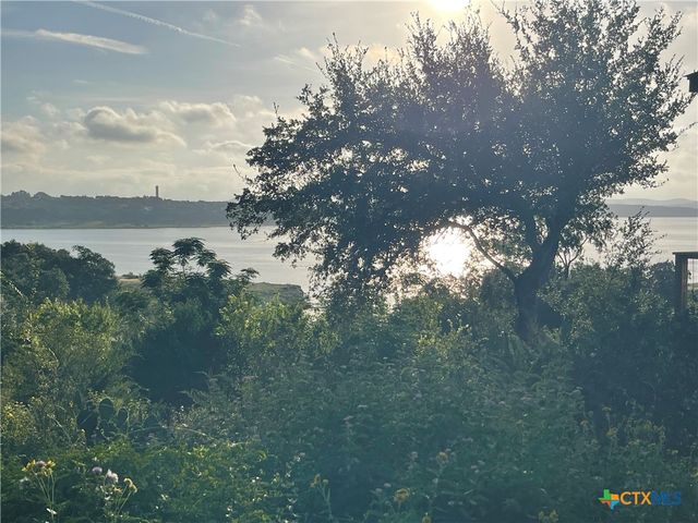 2111 Lakeview Drive, Canyon Lake, TX 78133