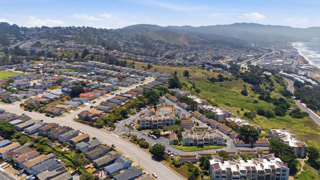 5017 Palmetto Avenue 62, Pacifica, CA 94044