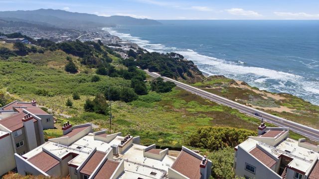 5017 Palmetto Avenue 62, Pacifica, CA 94044