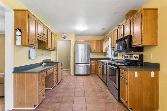 752 Manning Bridge RD, Suffolk, VA 23434