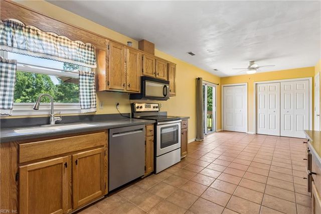 752 Manning Bridge RD, Suffolk, VA 23434