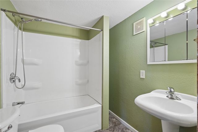 604 8th Avenue, Sully, IA 50251