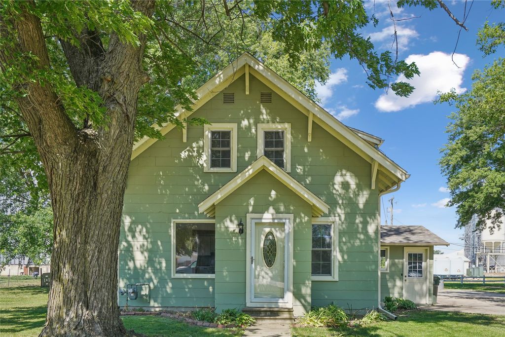 604 8th Avenue, Sully, IA 50251