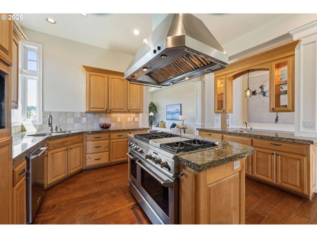 11620 Se BUCKSKIN Ct, Happy Valley, OR 97086