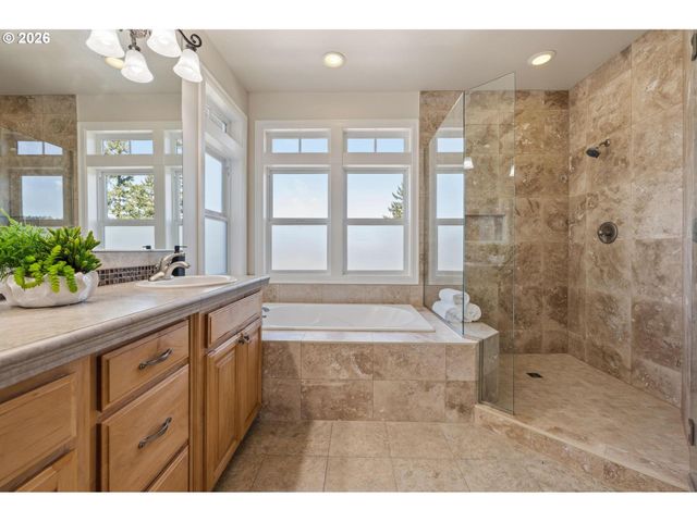 11620 Se BUCKSKIN Ct, Happy Valley, OR 97086