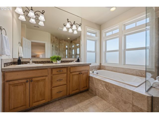 11620 Se BUCKSKIN Ct, Happy Valley, OR 97086