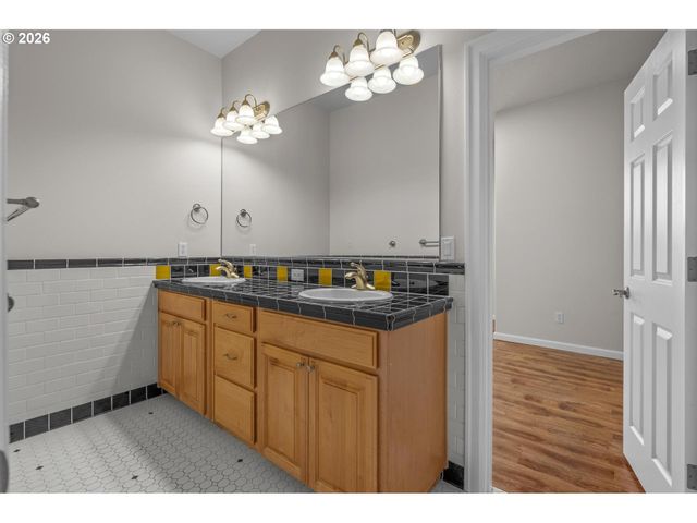 11620 Se BUCKSKIN Ct, Happy Valley, OR 97086