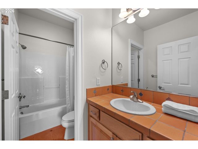 11620 Se BUCKSKIN Ct, Happy Valley, OR 97086